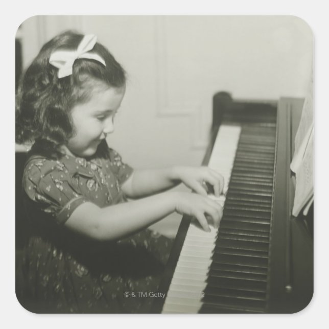Sticker Carré Fille Jouant Piano (Devant)