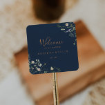Sticker Carré Fleur sauvage du jardin d'automne Bienvenue Mariag<br><div class="desc">Cet autocollant de carré fleur sauvage de bienvenue du jardin d'automne est parfait pour un mariage rustique. Le design est composé de fleurs sauvages peintes à la main rose, rousse, rose et violette avec des papillons. Ces étiquettes sont parfaits pour les sacs de bienvenue et les mariages de destination des...</div>