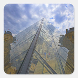 Sticker Carré France, Paris. Les nuages se reflètent sur le Louv