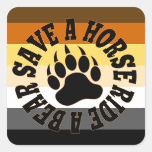 Sticker Carré Gay Bear Pride Sauver Un Cheval Monte Un Ours