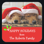 Sticker Carré Golden Retriever Christmas Dreams Nom personnalisé<br><div class="desc">Ces autocollants sont munis d'une photo d'un chien et d'un chiot d'un récupérateur d'or,  endormis sur un tapis en portant des chapeaux de Père Noël. Ajoutez votre nom et message personnalisé !</div>