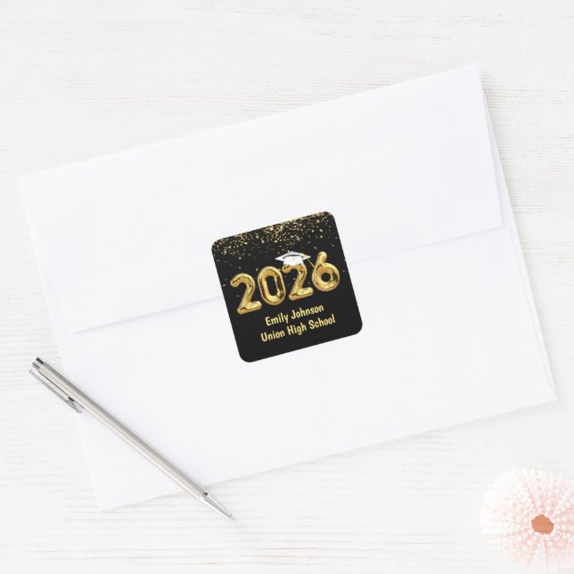 Sticker Carré Graduation 2026 Gold Balloons and White Cap (Enveloppe)