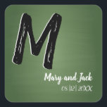 Sticker Carré Green Chalkboard Russe Old School Valeur budgétair<br><div class="desc">Découvrez ce design de tableau vert rustique Monogram 3d. Retro recherche Vintage pour votre mariage. Monogrammes,  texte et nom de mariée et de mariée sont faciles à changer selon vos besoins. Toutes les oeuvres et images ©nuptial. Visitez Nuptial Store pour bien plus</div>