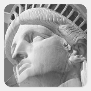 Sticker Carré Gros plan noir et blanc Statue de la Liberté