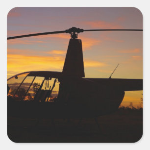 Sticker Carré hélicoptère Robinson R44 au coucher du soleil