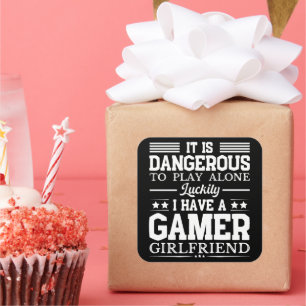 Sticker Carré Heureusement, J'Ai Un Gamer Girlfriend Funny Coupl