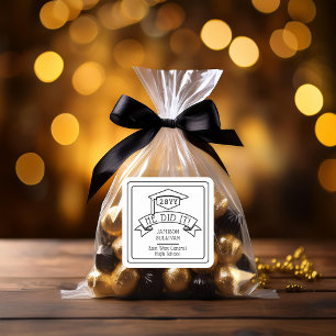 Sticker Carré Il L'A Fait Casquette Grad Nom de la graduation   