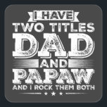 Sticker Carré J'ai deux titres Papa et Papaw<br><div class="desc">J'ai deux titres Papa et Papaw et je les Rock les deux Funny Crew Graphic design Cadeau Stickers Carré Collection classique.</div>