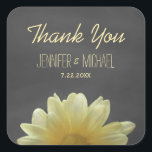 Sticker Carré Jaune Daisy Chalkboard Rustique Mariage Merci<br><div class="desc">Bright and sunny pale chalky daisy rustique gris foncé chalkboard style mariage merci sticker avec fleur au bord du fond et typographie mixte personnalisable par katz_d_zynes - Cliquez sur le lien "Demander l'aide au concepteur" ci-dessous pour obtenir de l'aide sur la personnalisation | une partie de la collection de mariage...</div>