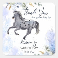 Jeune galopante sauvage et libre anniversaire d'Ap