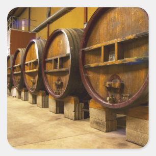 Sticker Carré La cave à vin avec de grands vieux fûts en bois
