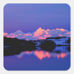 Sticker Carré La chaîne d'Alaska est adjacente au mont Denali,