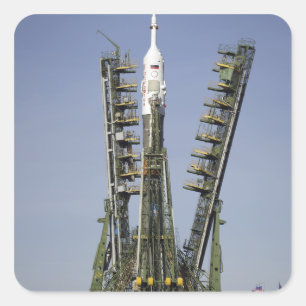 Sticker Carré La fusée de Soyuz est érigée en le place 4