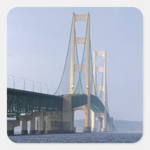 Sticker Carré Le pont Mackinac enjambant les Détroits de