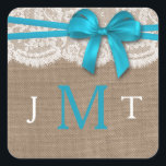 Sticker Carré Les sceaux de la collection de Mariages Rustic Blu<br><div class="desc">La collection rustique de mariage bleu arc est un design étonnant avec un joli arrière - plan rustique effet burlap avec un cadre romantique vintage effet dentelle blanche et un arc bleu étonnant. Ces sceaux d'invitation peuvent être personnalisés pour votre occasion spéciale et feraient la décoration parfaite pour vos annonces....</div>