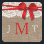 Sticker Carré Les sceaux de la collection de Mariages Rustic Red<br><div class="desc">La collection rustique de mariage d'arc rouge est un design époustouflant avec un joli arrière - plan rustique effet burlap avec un cadre romantique vintage effet dentelle blanche et un arc rouge étonnant. Ces sceaux d'invitation peuvent être personnalisés pour votre occasion spéciale et feraient la décoration parfaite pour vos annonces....</div>