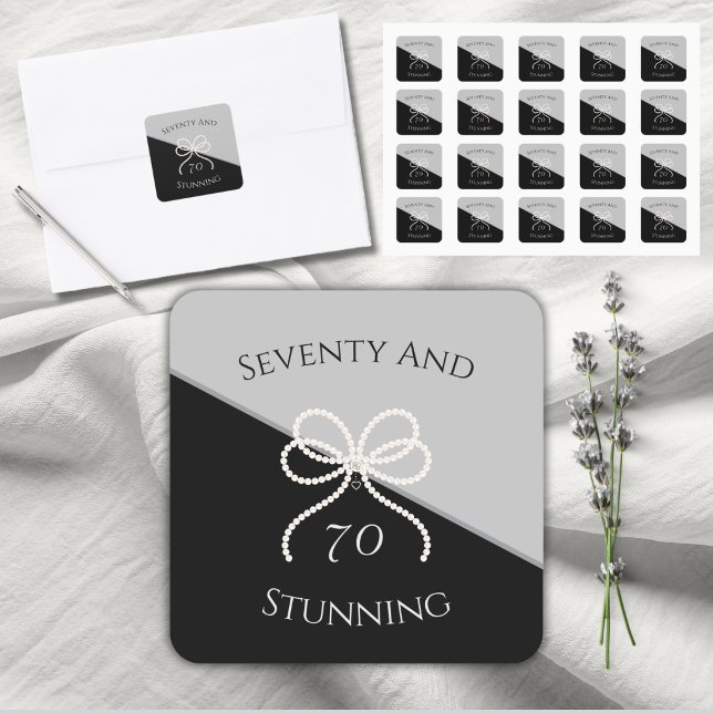 Sticker Carré Luxe Moderne Simplement Époustouflant 70e Annivers (Elevate your favors with these Modern Luxe 70th birthday stickers. Simply stunning and chic!)
