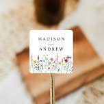 Sticker Carré Mariage champêtre élégant dans une prairie de fleu<br><div class="desc">Autocollants de mariage floraux élégants présentant une bordure inférieure de fleurs sauvages et de feuillage peints à l'aquarelle dans des tons de rose, jaune, violet, bleu et vert sur fond blanc. Personnalisez les autocollants de mariage aux fleurs sauvages avec vos noms ou un texte personnalisé. Les autocollants de mariage personnalisés...</div>