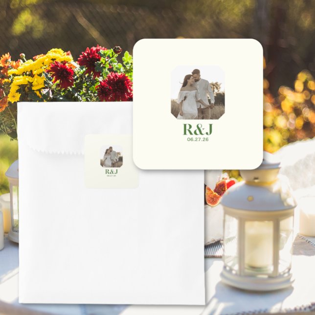 Sticker Carré Mariage Couple Ajouter Photo Vert Monogramme (Wedding Couple Add Photo Green Monogram Square Sticker)