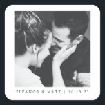 Sticker Carré Mariage photo minimaliste noir blanc<br><div class="desc">Sticker Carré minimaliste en noir blanc Couple photo</div>