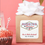 Sticker Carré Marié dans Fabulous Las Vegas Mariage rouge Monogr<br><div class="desc">Personnalisé "Marié à Fabulous Las Vegas" les autocollants de faveur de mariage / enveloppes sceaux comportent un monogramme des noms de la mariée et du marié et des dates de mariage. Couleurs design noir,  rouge,  bleu et jaune.</div>