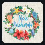 Sticker Carré Mele Kalikimaka Hawaiian Christmas Wreath<br><div class="desc">Mele Kalikimaka est l'expression hawaï de Joyeux Noël & Joyeux Fêtes ! Nous avons combiné une couronne de Noël traditionnelle avec des fleurs tropicales et des coquillages de mer vibrants. Ce design est disponible sur une variété de produits pour la maison. L'arrière - plan du design est une impression de...</div>