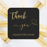 Sticker Carré Merci coeur noir or nom<br><div class="desc">Un arrière - plan noir classique,  un texte doré. Personnalisez et ajoutez votre nom. Avec le texte : Merci   un petit coeur.</div>