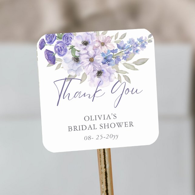 Sticker Carré Merci de Fête des mariées de script de fleurs viol (Purple Flower Script Bridal Shower Thank You Square Sticker)