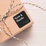 Sticker Carré Merci Mariage moderne et moderne rétro<br><div class="desc">Ce design simple mais rétro est facile à customiser à vos besoins! Modifiez simplement le texte avec votre propre. Vous pouvez même aller plus loin et ajouter plus ! L'outil de design de Zazzle est incroyablement facile à utiliser. Cliquez simplement sur "Personnalisez ce Modèle" et "Éditer avec l'outil de design"...</div>