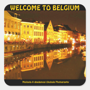 STICKER CARRÉ MOJI UNE OEUVRE D'ART D'OKUBULE 2011