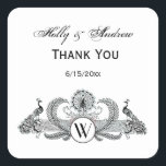 Sticker Carré Monogramme de Peacocks vintages<br><div class="desc">Peacocks vintage avec Monogram Invitations personnalisables et accessoires avec une image stylisée vintage d'un Peacocks avec Monogram. Vous pouvez facilement modifier ces produits en ajoutant des champs de texte, en supprimant des champs de texte existants, en modifiant des images de conception ou en ajoutant des images supplémentaires de votre choix....</div>