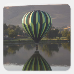 Sticker Carré Montgolfière au-dessus de la rivière Yakima
