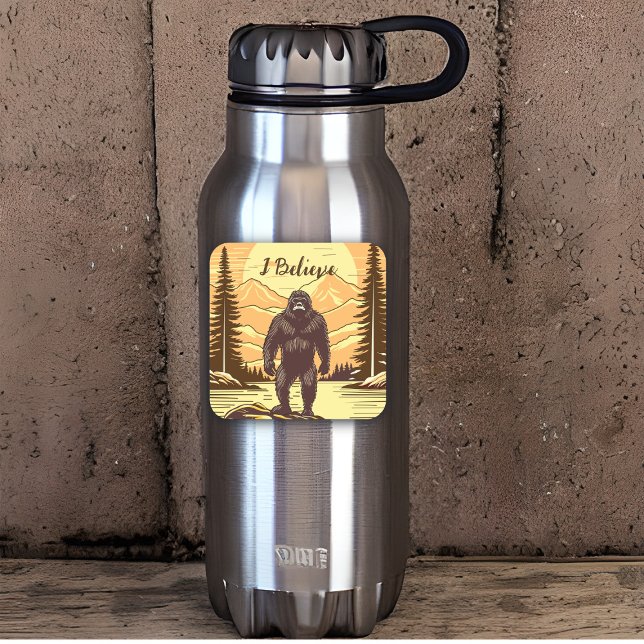 Sticker Carré Monts Retro Bigfoot Vintage Sasquatch (Créateur téléchargé)