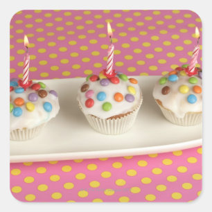 Sticker Carré muffins d'anniversaire avec glaçage, arroses et