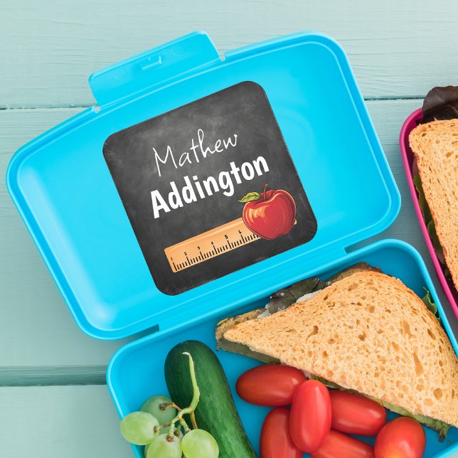 Sticker Carré Nom Retour au tableau de bord de l'école (Customize his school supplies with these chalkboard school stickers. Easy and practical. Order now!)