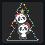Sticker Carré Panda Christmas Tree Animaux de Noël Pandas<br><div class="desc">Les pandas ressemblent à un sapin de Noël. Avec des lumières de fées et des casquettes de Père Noël,  ils sont parfaits pour Noël. Tous les amateurs de panda sont heureux des animaux mignons pour les vacances</div>