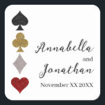 Sticker Carré Parties scintillant Card Game Las Vegas Casino Mar<br><div class="desc">Ces étiquettes autocollants personnalisés ont un thème de casino Las Vegas. Les quatre costumes dans un jeu de cartes est imprimé à gauche dans un motif horizontal. Le pique est un design de parties scintillant noire, le club est or, le diamant est argent, et le coeur est un design de...</div>