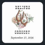 Sticker Carré Pays Occidental Cowboy Boho Wedding Favoriser<br><div class="desc">Un design moderne de cowboy occidental style cowboy avec des éléments de Boho Floral Horseshoes. Design mariage de fleurs neutres Boho avec des fleurs d'aquarelle enchevêtrées dans le fer à cheval. Ce mariage campagnard contemporain moderne de style occidental est idéal pour toutes les saisons. Un élégant ranch, une ferme ou...</div>