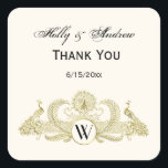 Sticker Carré Peacocks vintages Monogram Faux Gold Ivory BG<br><div class="desc">Peacocks vintages avec Monogramme - Couleur Arrière - plan ivoire Invitations personnalisables et accessoires avec une image stylisée vintage d'un Peacocks avec Monogramme. Vous pouvez facilement modifier ces produits en ajoutant des champs de texte, en supprimant des champs de texte existants, en modifiant des images de conception ou en ajoutant...</div>
