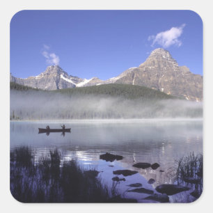 Sticker Carré Pêcheurs en canoë sur le lac Waterfowl, Banff