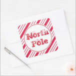 Sticker Carré Peppermenthe Christmas Pôle Nord Tags cadeaux Stic<br><div class="desc">Des rayures de sucre de canne décorent ces mignons autocollants du pôle Nord. Utilisez ces autocollants festifs pour Noël,  les cadeaux,  la boulangerie,  l'artisanat,  les enfants,  les cadeaux,  l'emballage cadeau,  les étiquettes cadeaux,  les sacs cadeaux,  les paquets,  les enveloppes,  etc... .Le design est de l'art original.</div>