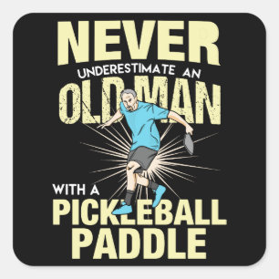 Sticker Carré Pickleball - Vieux Homme Avec Pickleball Paddle