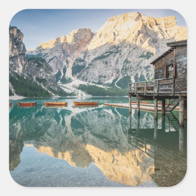 Sticker Carré Pragser Wildsee dans les Dolomites en Italie (Devant)