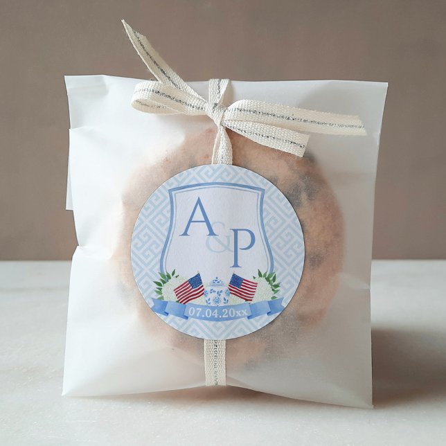 Sticker Carré Préppy Rouge Blanc Bleu Drapeau Mariage Crest Favo (Elegant Red White And Blue Wedding Monogram Crest Thank You Favor Sticker Wedding Branding )