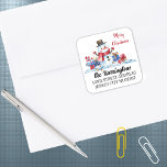 Sticker Carré Retro Snowman Christmas Return Adresse Envy Seal<br><div class="desc">Un bonhomme de neige rétro, des cadeaux emballés dans la neige, des baies et des voeux de Noël joyeux décorent ces adorables autocollants d'enveloppe d'adresse de retour carrés. Économisez de l'argent avec vingt autocollants carrés de 1, 5 po ou six autocollants de 3 po pour les étiquettes d'adresse et de...</div>