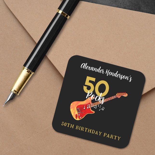 Sticker Carré Rock and Roll 50e fête d'anniversaire (50 Rocks cool guitar 50th birthday party sticker black and gold personalized for him)