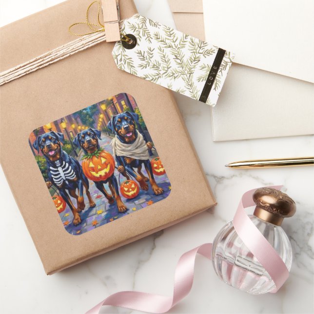 Sticker Carré Rottweiler Trick-or-Treating In Halloween Costumes (Cadeaux)