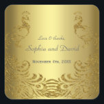 Sticker Carré Royal Gold Abstrait Peacock Mariage<br><div class="desc">Design très élégant avec des Peacocks arrière - plan doré et abstrait or brillant pour un événement spécial mariage. Personnalisez avec vos propres informations. Si vous devez déplacer le texte ou modifier la taille, la police ou la couleur, cliquez sur Customiser l'outil It. Matching Faire-part de mariage, Save the Date,...</div>