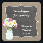 Sticker Carré Rustic Mason Jar Daisy Chalkboard de préférence au<br><div class="desc">Cet autocollant rustique en bocal de mason est parfait pour les fêtes de mariage et peut être commandé grand ou petit. Assurez-vous de vérifier la taille avant de soumettre votre commande!</div>