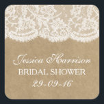 Sticker Carré Rustique Kraft et Vintage Fête des mariées en dent<br><div class="desc">Ces autocollants de douches nuptiales en dentelle blanche rustique et vintage seront l'accessoire parfait pour toute future mariée ! Le design est composé d'un arrière - plan rustique aux effets de kraft avec un habillage vintage romantique en dentelle blanche. Ces autocollants peuvent être personnalisés pour votre occasion spéciale et rendraient...</div>